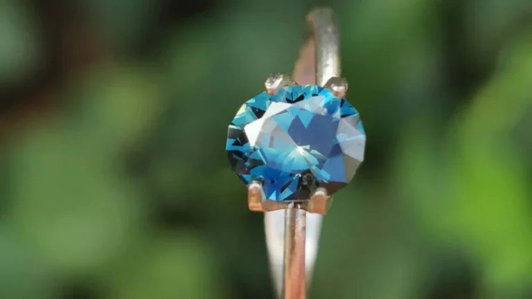 Demand for sapphires in Queensland’s Gemfields soars with miners and gem cutters cashing in