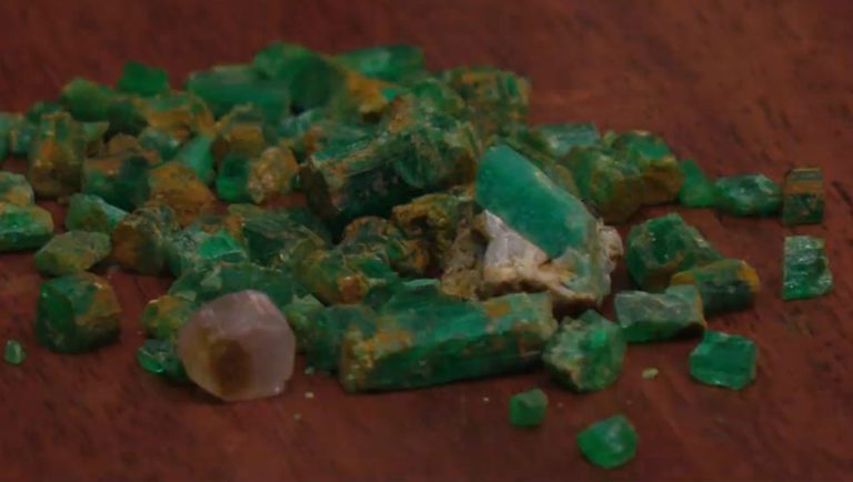 Afghanistan gem hunters risk all for precious minerals