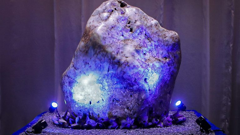 This Giant 683-Pound Blue Sapphire Could Be Worth Over $100 Million – Robb Report