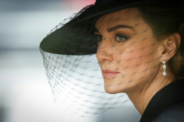 RTL Right now – Mourning jewelry : Kate and Meghan put on pearls for the queen