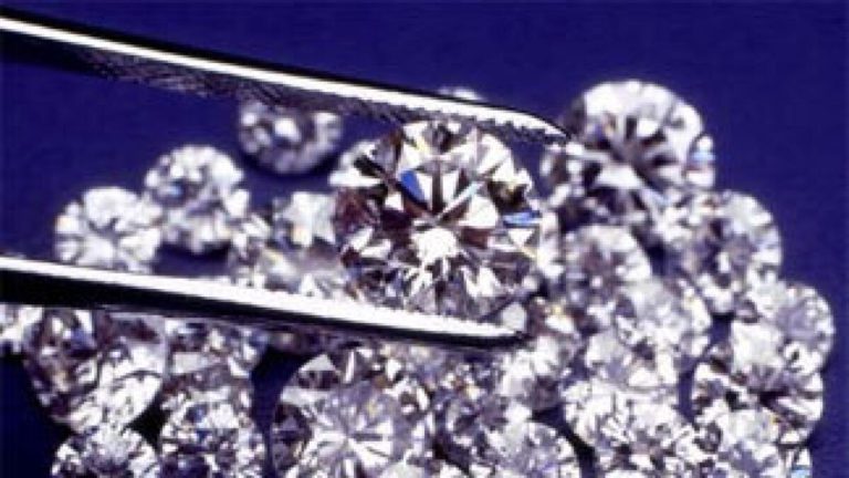 Service provider tries to ship Dh1.38 million value of diamonds to Dubai, will get caught in weird theft and extortion plot – Information