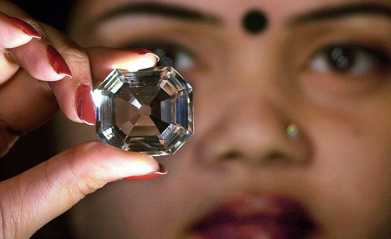 With Queen Elizabeth’s Dying, Indians Need Kohinoor Returned