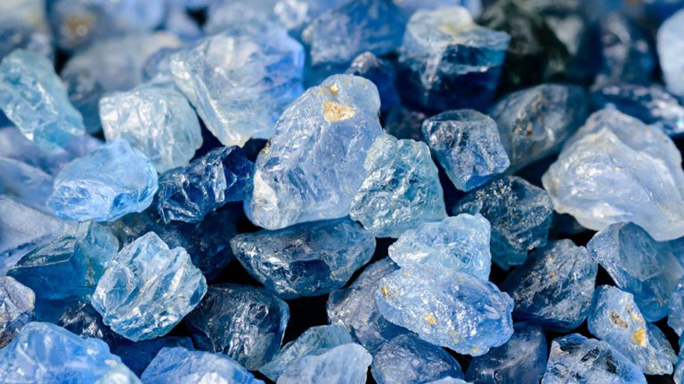 World’s Largest Sapphire Cluster Price $100 Million Present in Yard – Robb Report