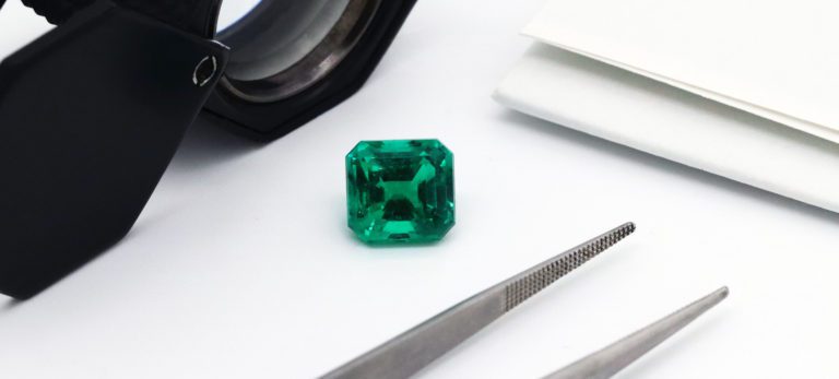 Dazzling emerald birthstone jewelry for Might – Luxurious London