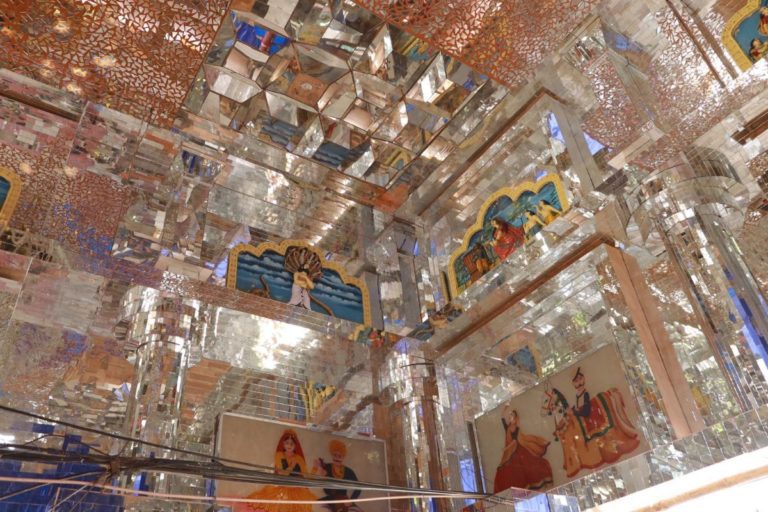 Mohammad Ali Park Durga Puja Pandal replicates magnificent ‘Sheesh Mahal’