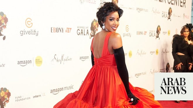 US singer Kelly Rowland stuns in Bahraini label Monsoori