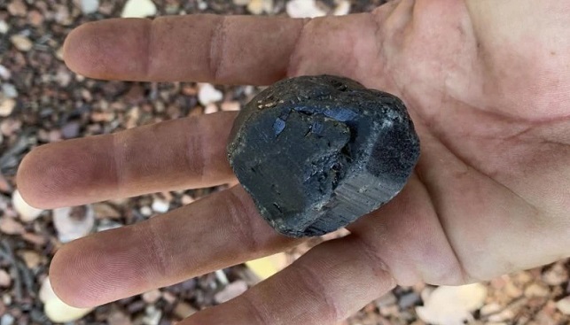 Australian Man Finds 834-Carat Monster Sapphire in Queensland