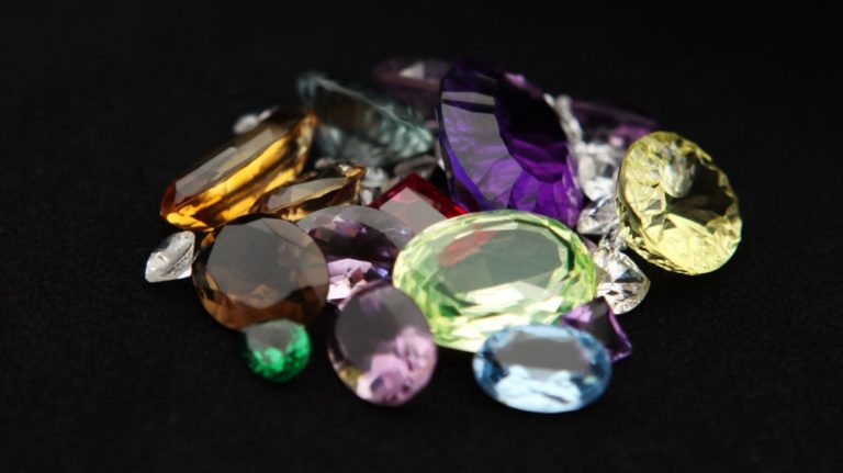 Why You Ought to Make investments In Naturally Colored Gems