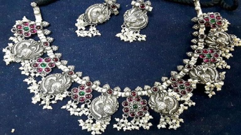 Shopkhoj explores Synthetic Jewelry Outlets in Delhi ,Jaipur & different cities in India