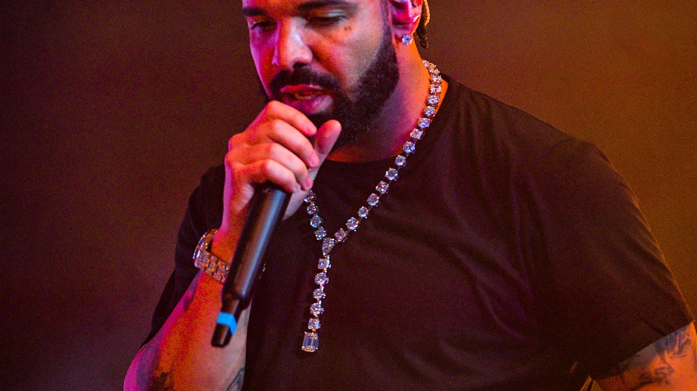 Drake’s Latest Jewellery Addition Sparkles With 42 Diamonds From Failed Engagement Proposals