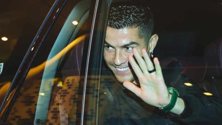 The costly inexperienced watch worn by Cristiano Ronaldo not too long ago has 710 treasured stones. That is how a lot it prices