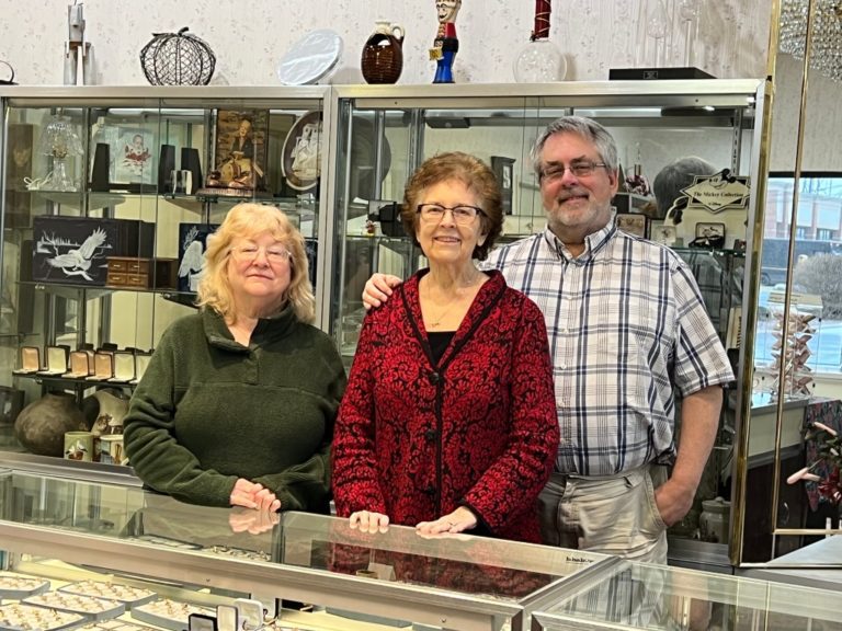 Vegas Jewelers in Amherst likes to maintain enterprise in household – Morning Journal