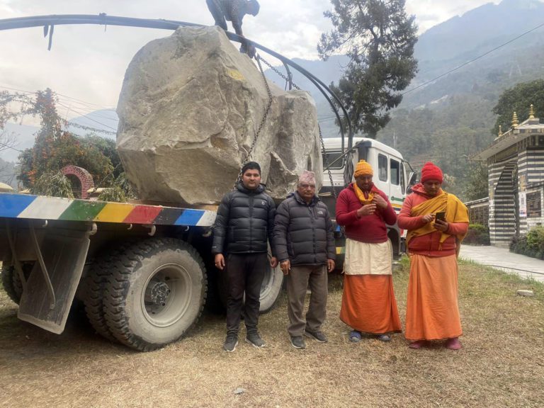 Valuable stones collected from Kaligandaki for constructing Shreeram’s statue in India « Khabarhub