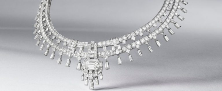 Van Cleef & Arpels grasp the mix of white gold and diamonds