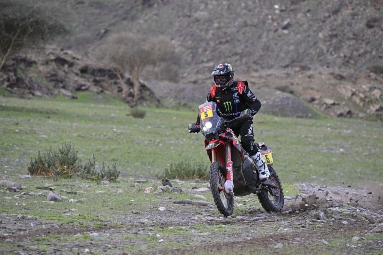 Joan Barreda, exhausted and with a damaged toe, needs to proceed on the Dakar